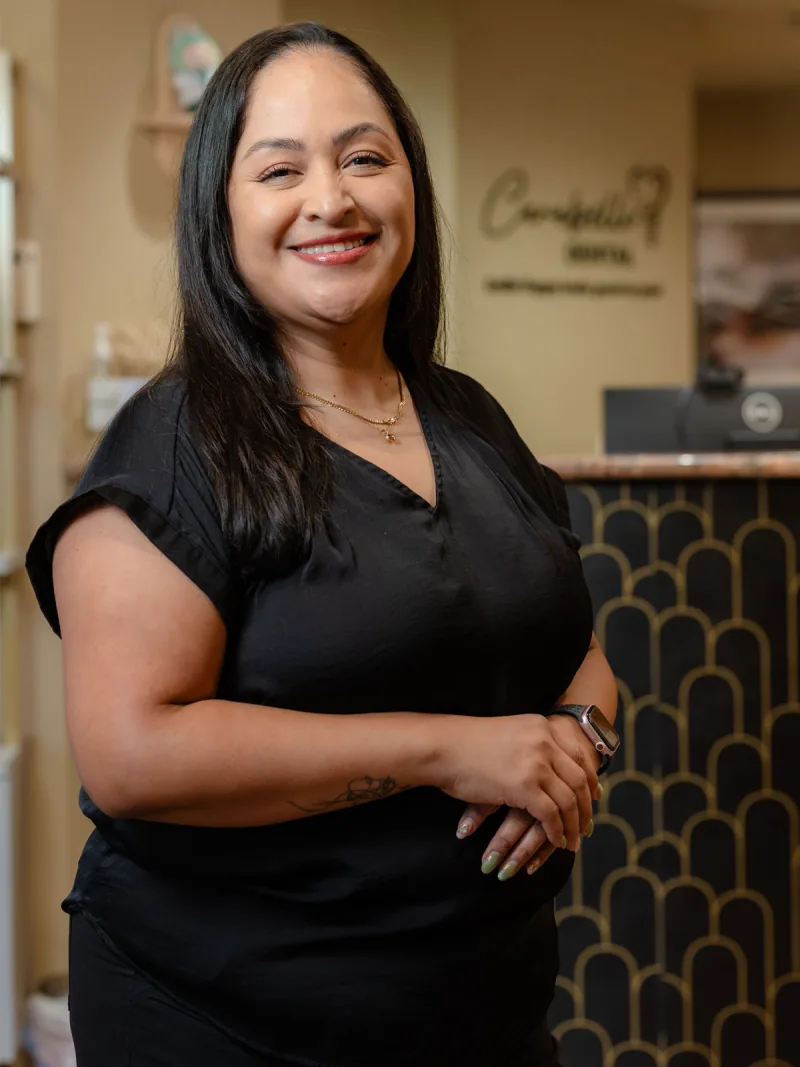 Delmy, dental assistant at Carabelli Dental, in a professional portrait.